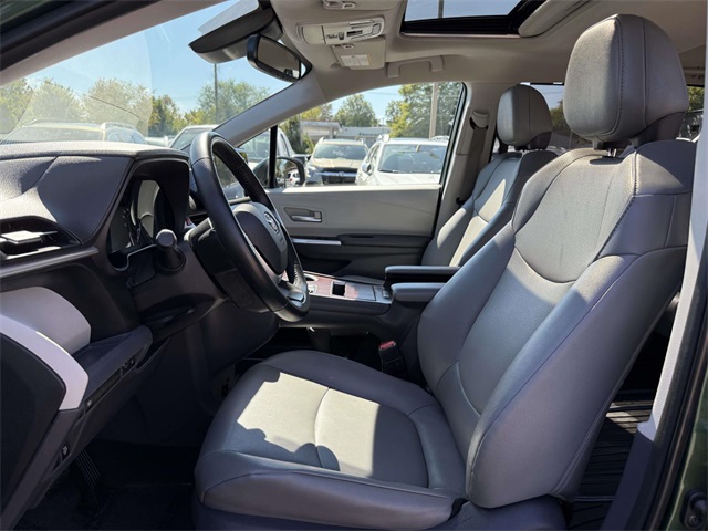 2021 Toyota Sienna XLE photo 14