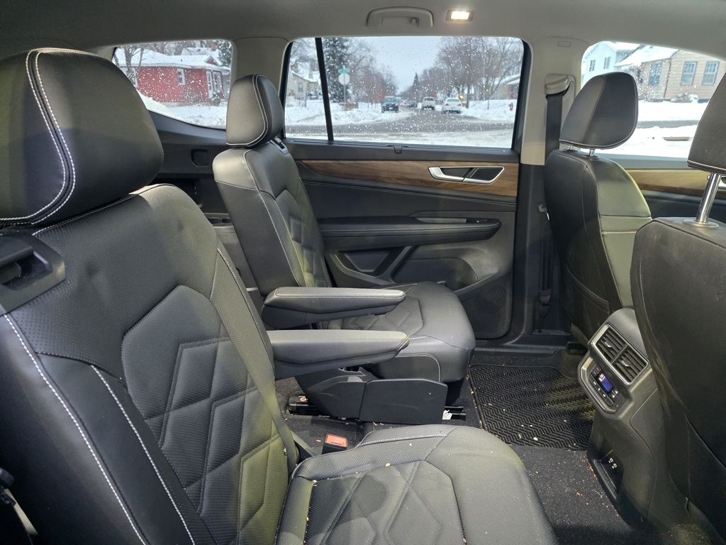 2025 Volkswagen Atlas SE Technology photo 3