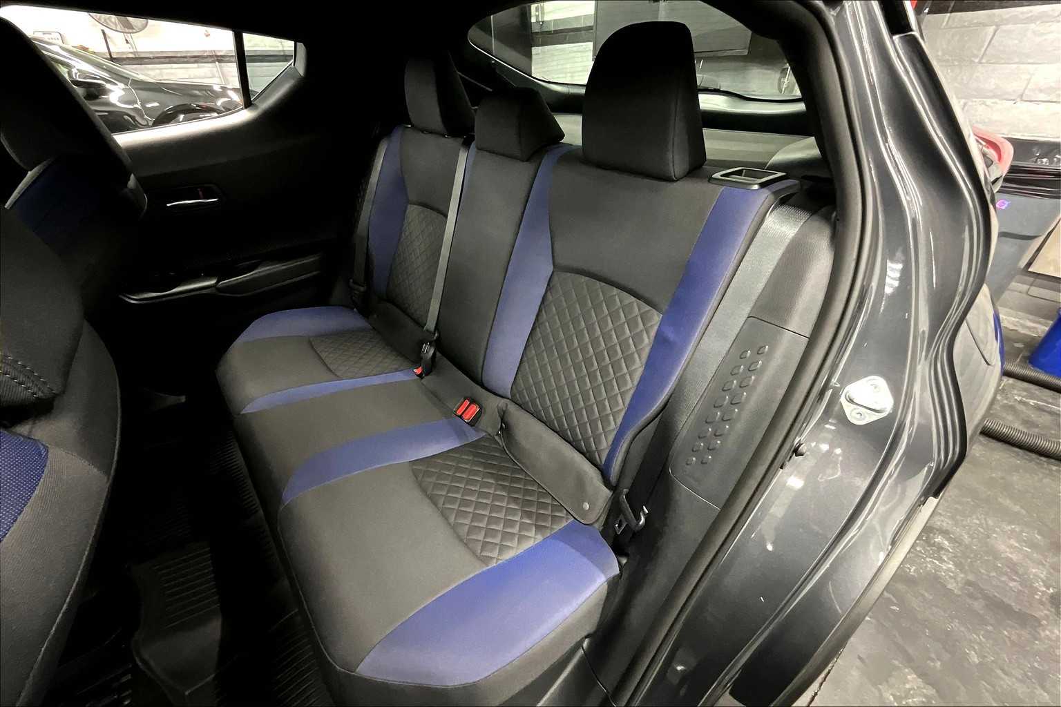2022 Toyota C-HR XLE photo 19