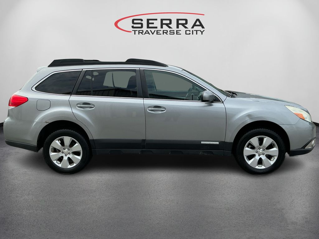2011 Subaru Outback 2.5i Premium photo 4