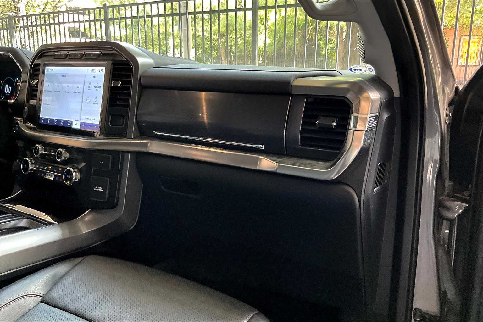 2022 Ford F-150 Lariat photo 35