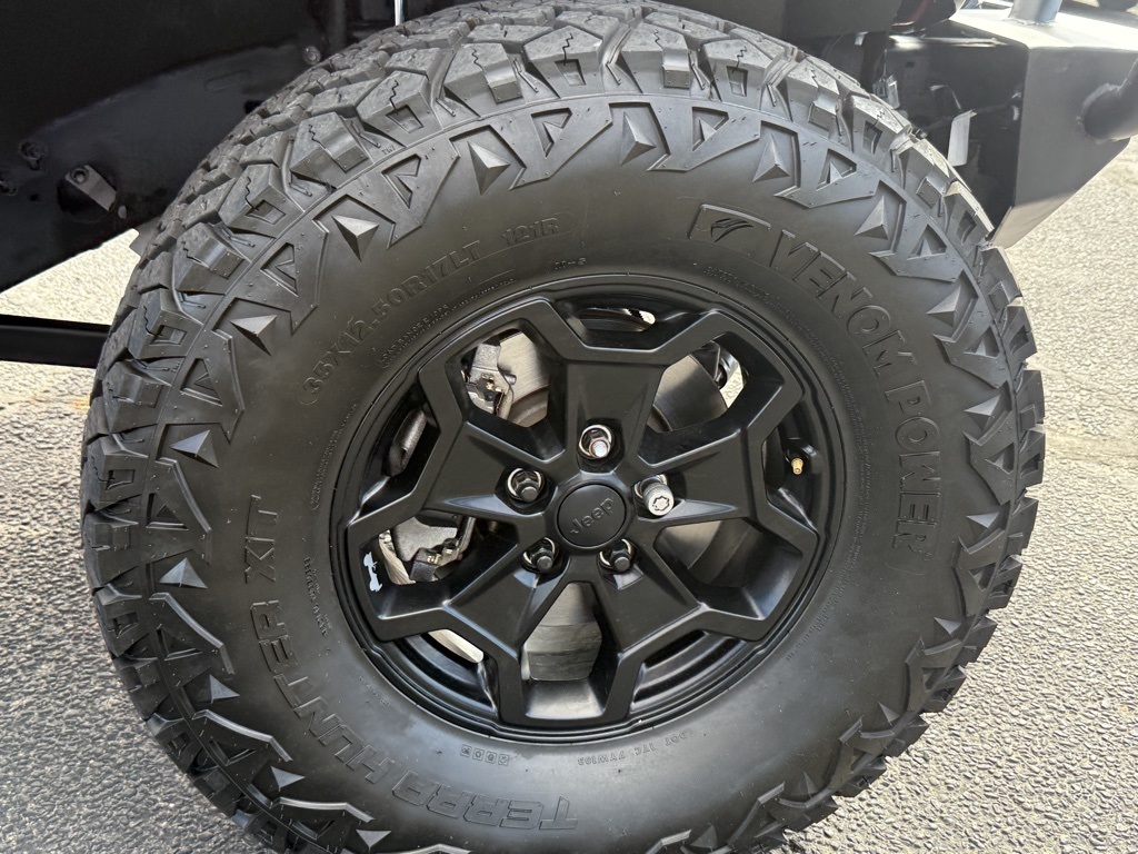 2021 Jeep Gladiator Willys photo 27