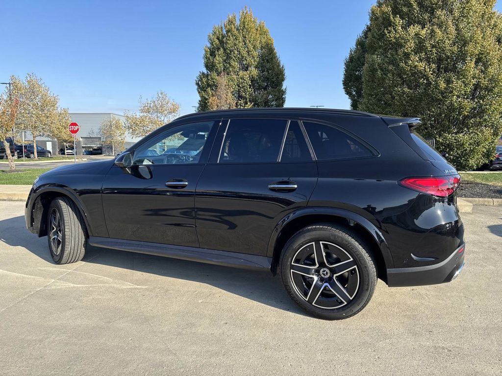2026 Mercedes Benz GLC 300 4MATIC photo 3