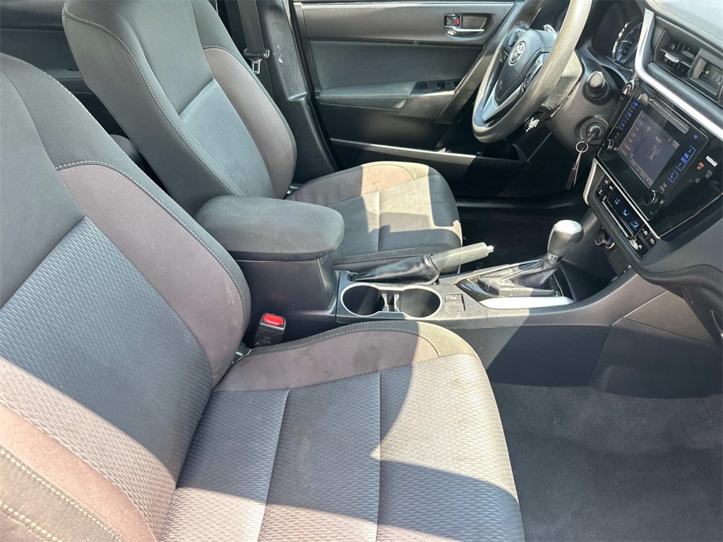 2017 Toyota Corolla LE photo 14