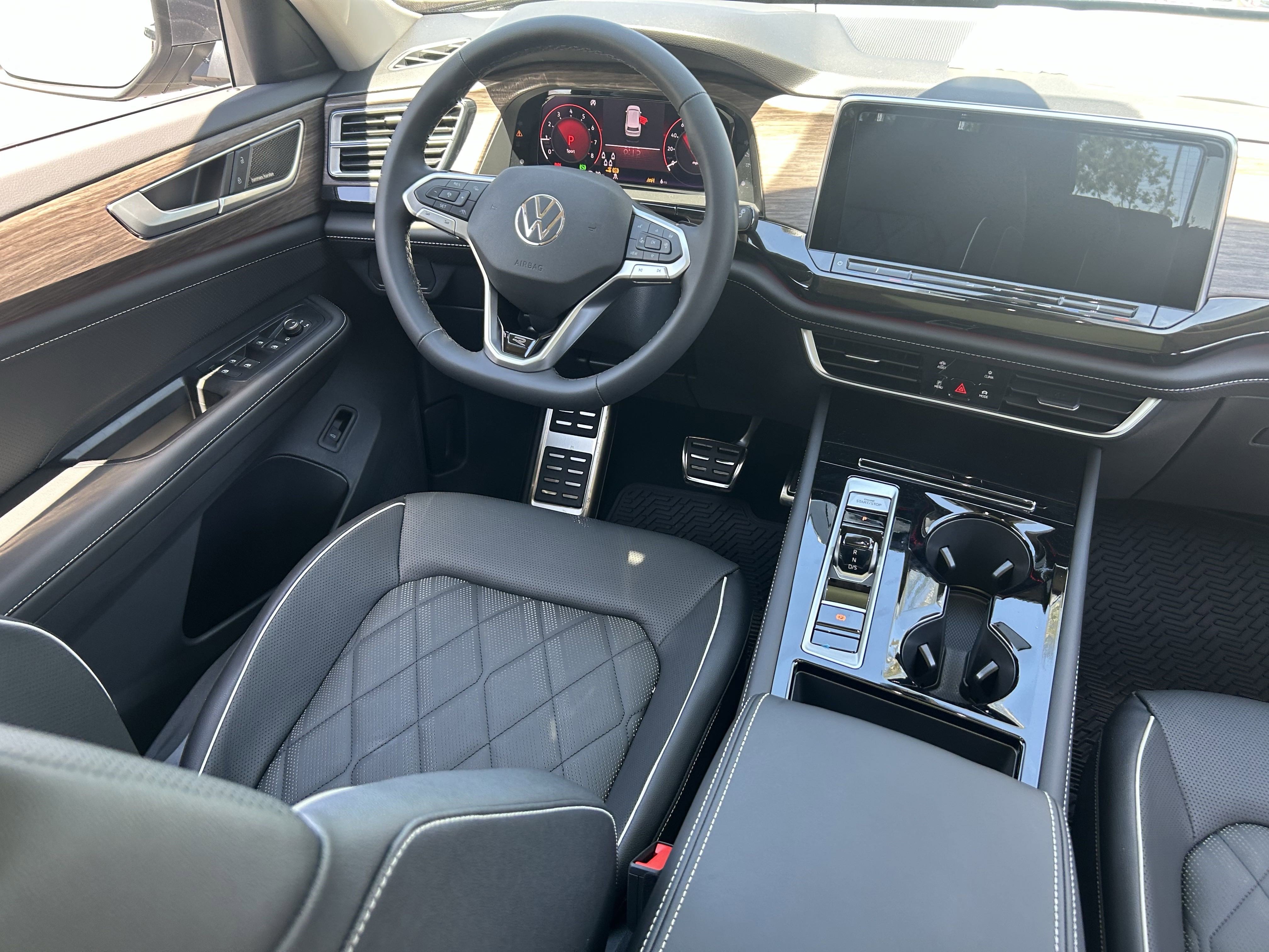 2025 Volkswagen Atlas SEL Premium R-Line photo 3