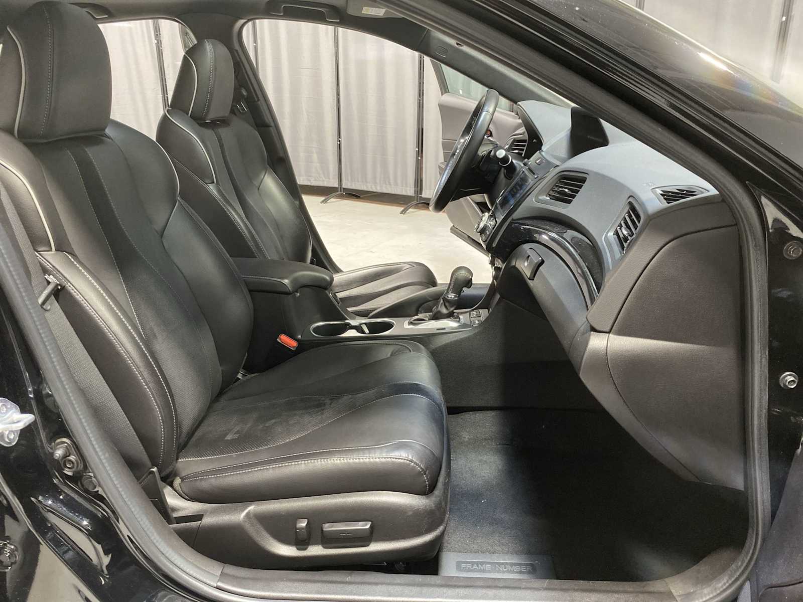 2022 Acura ILX Premium photo 14