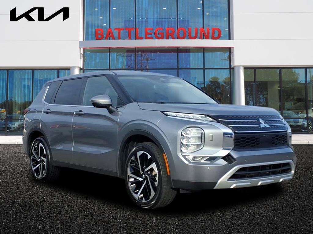 2024 Mitsubishi Outlander SE's photo