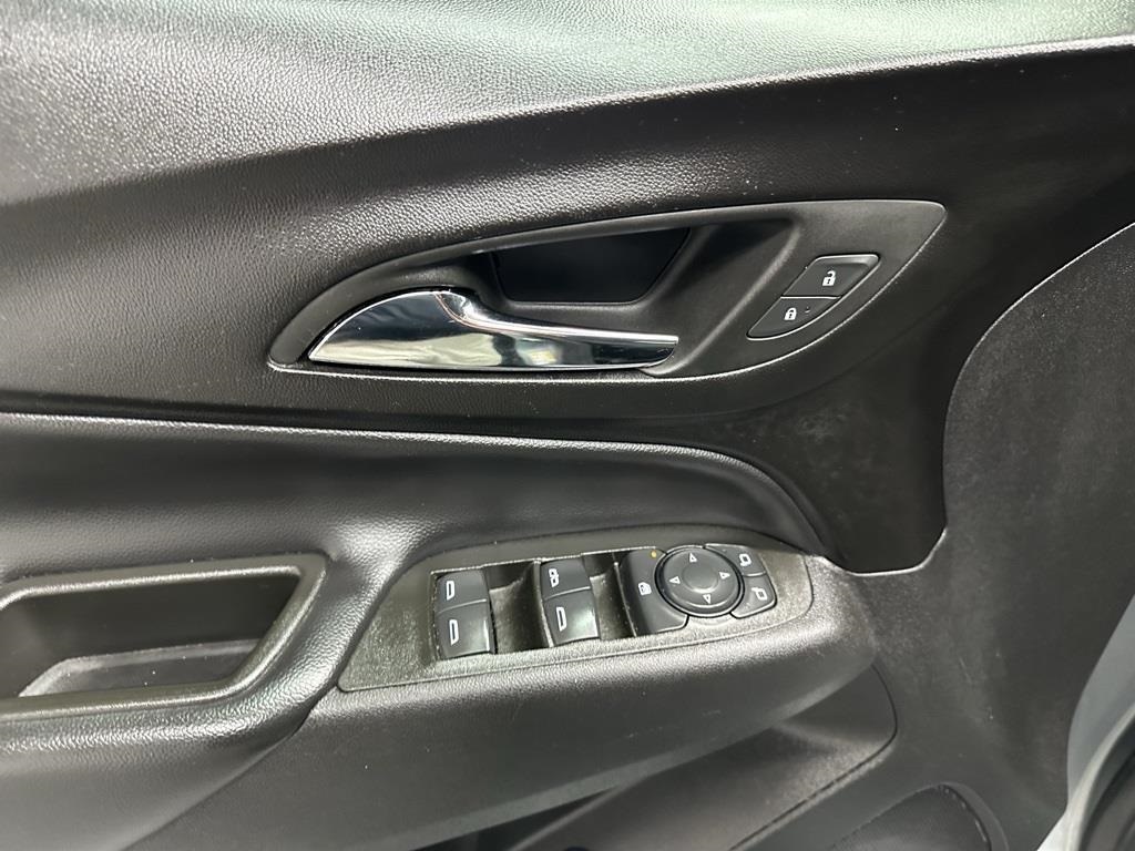 2024 Chevrolet Equinox LT photo 3