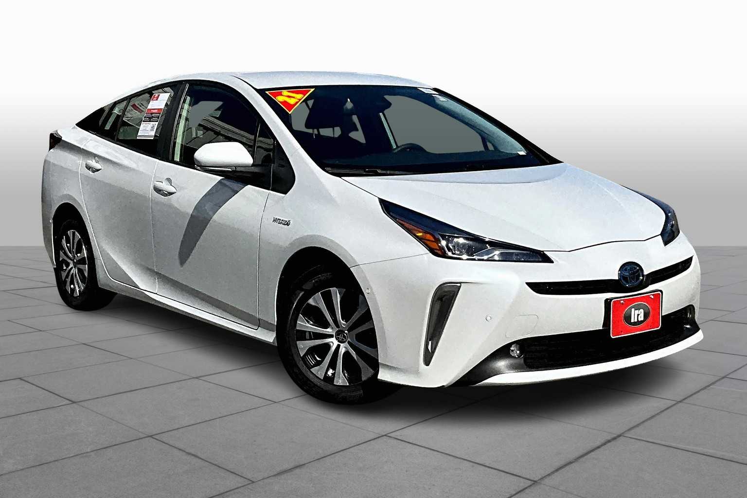 2021 Toyota Prius LE photo 2