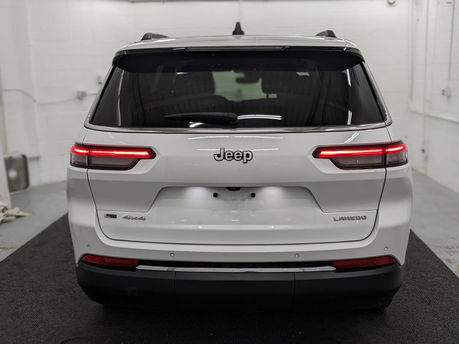 2023 Jeep Grand Cherokee Laredo photo 9