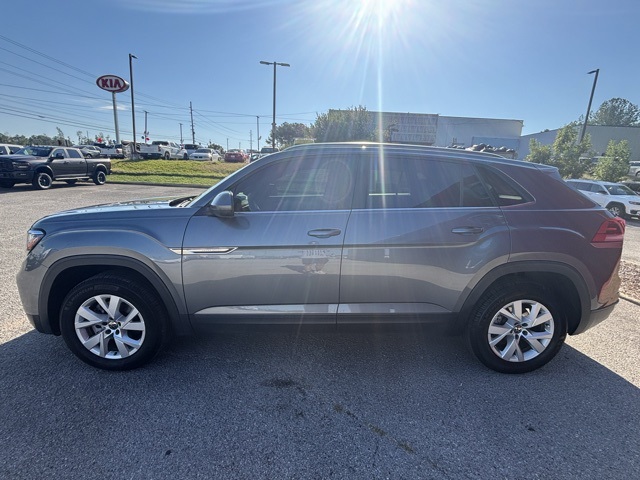2021 Volkswagen Atlas Cross Sport photo 2
