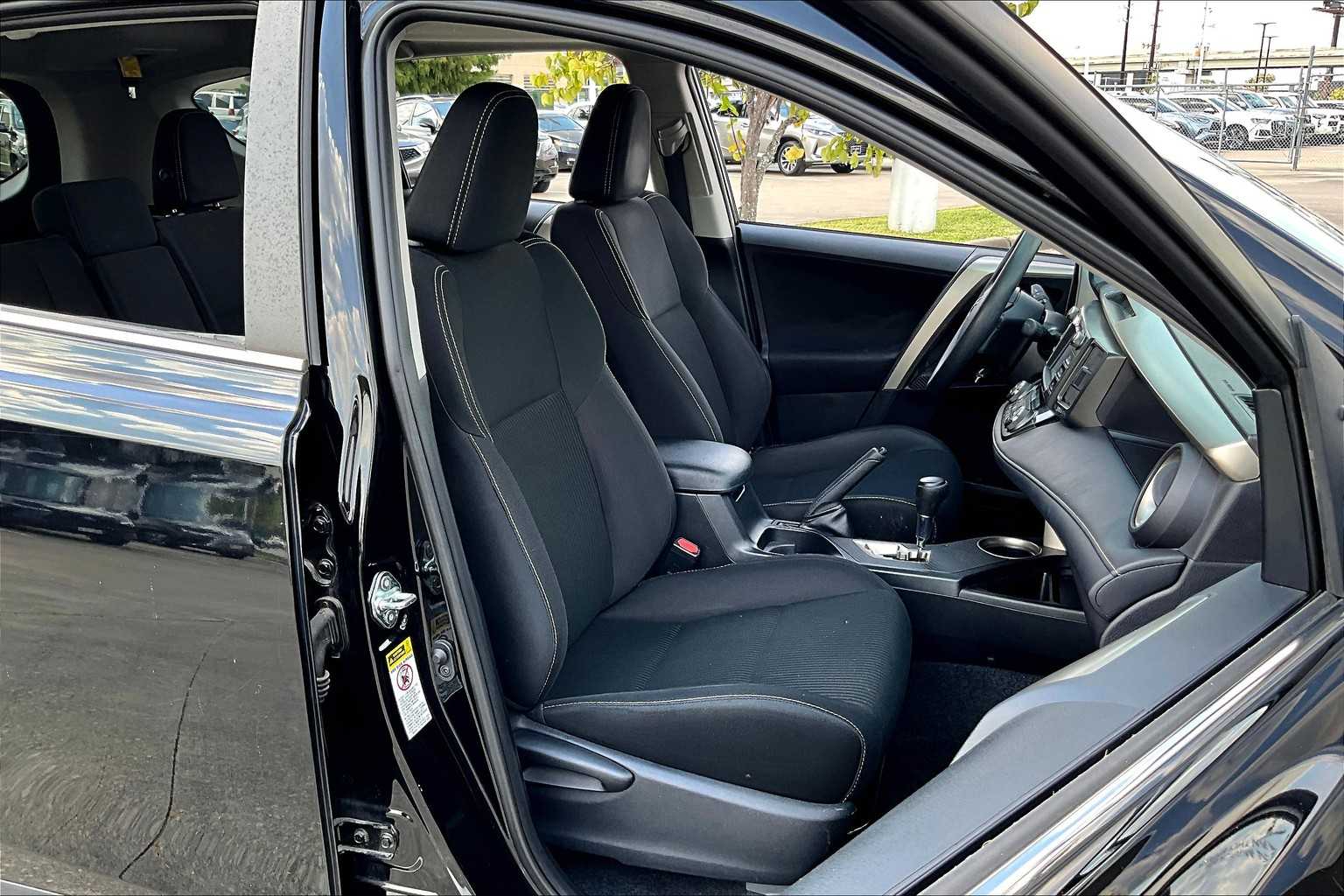 2014 Toyota RAV4 XLE photo 7