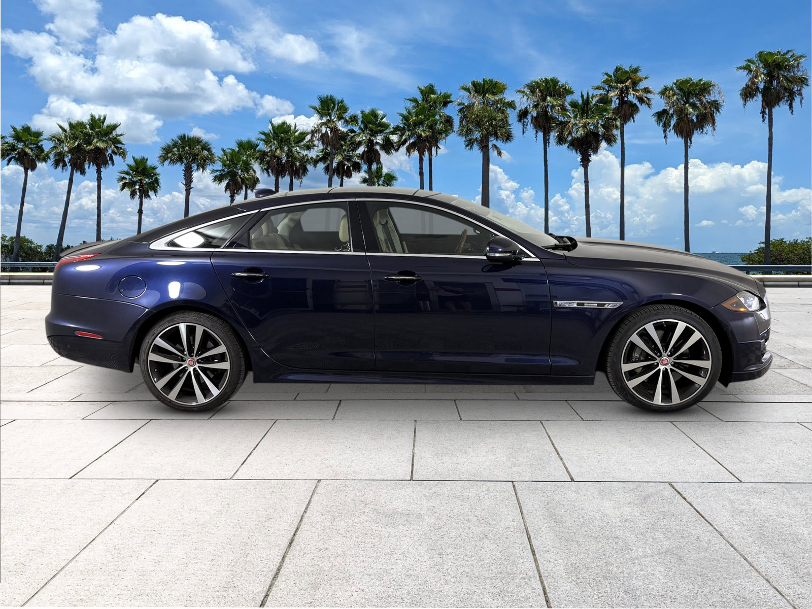 2019 Jaguar XJ R-Sport photo 7
