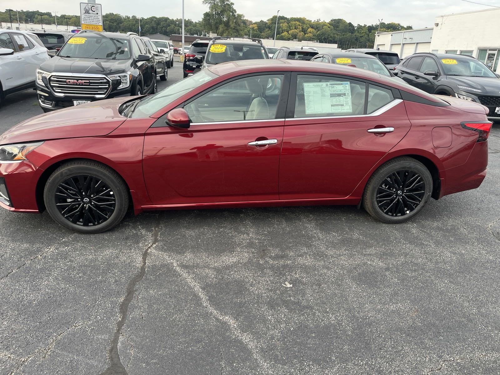 2025 Nissan Altima SV photo 4