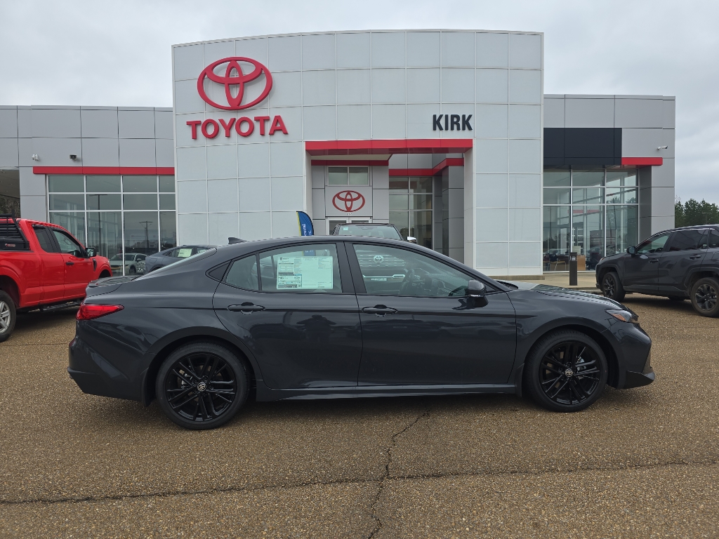 2026 Toyota Camry SE's photo