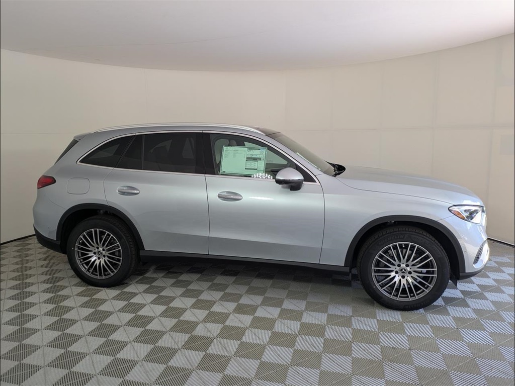2026 Mercedes Benz GLC 300 photo 3