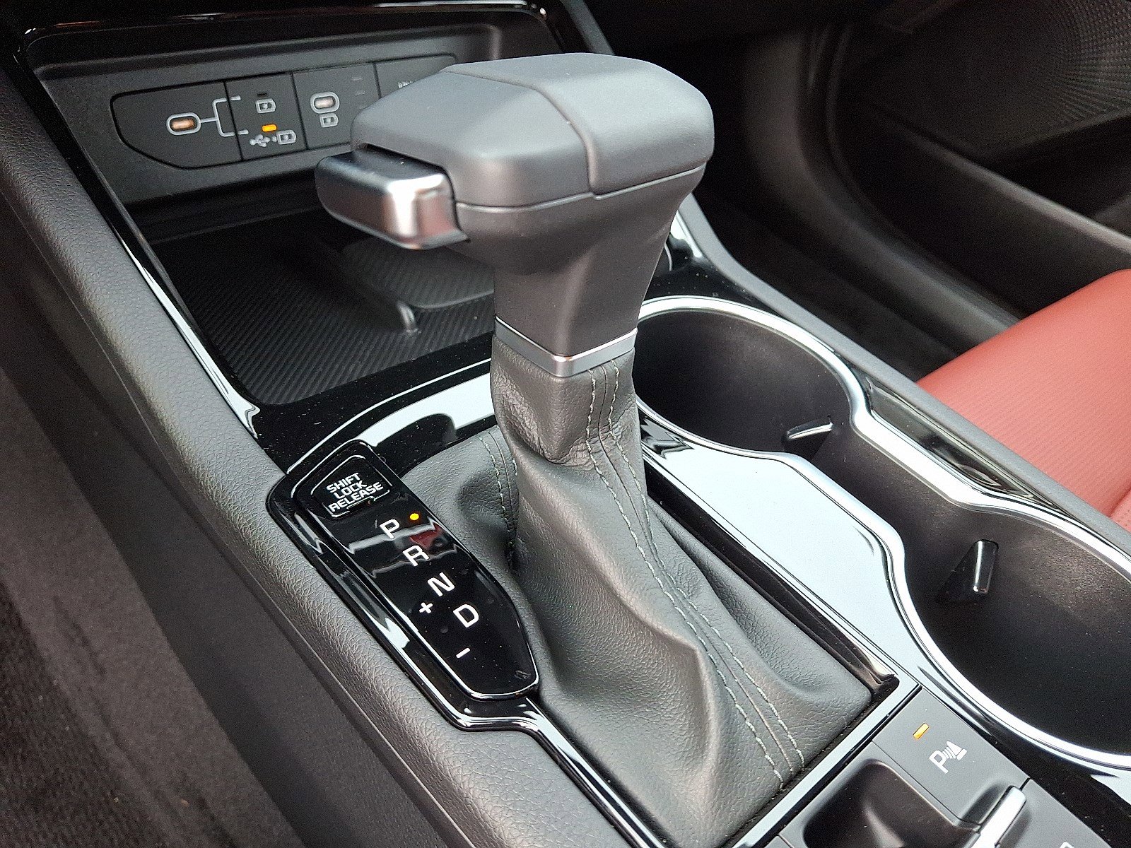 2026 Kia K5 GT-Line photo 7