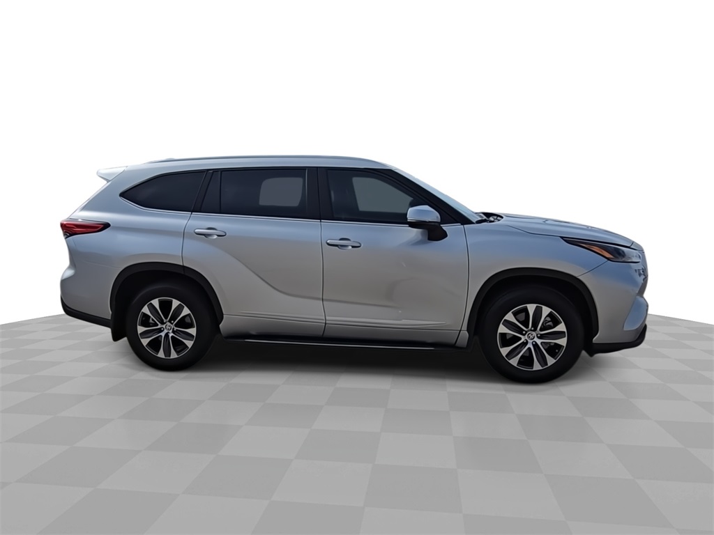 2023 Toyota Highlander XLE photo 8