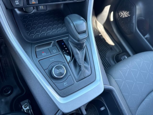 2025 Toyota RAV4 Hybrid XLE photo 12