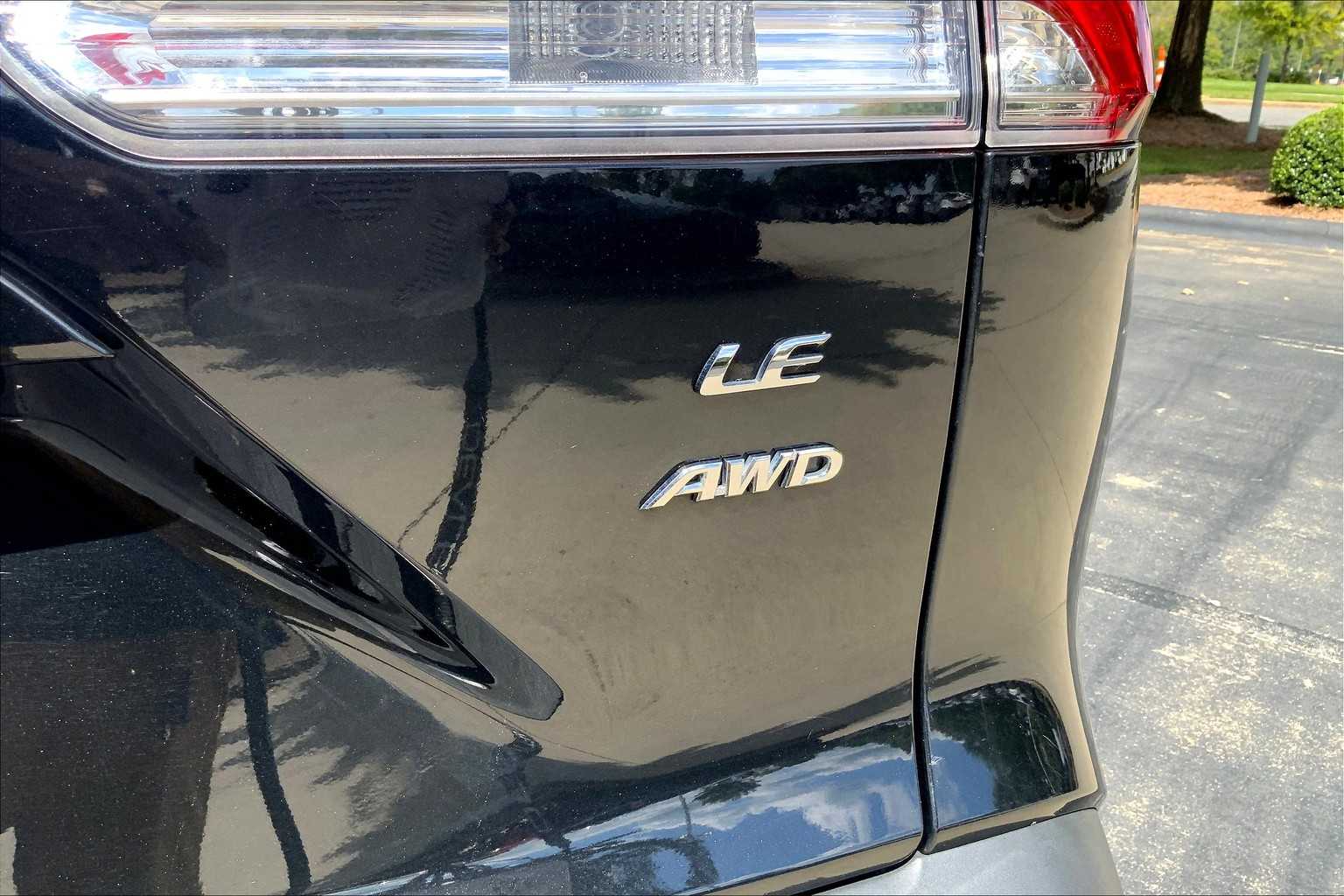2022 Toyota Corolla Cross LE photo 9