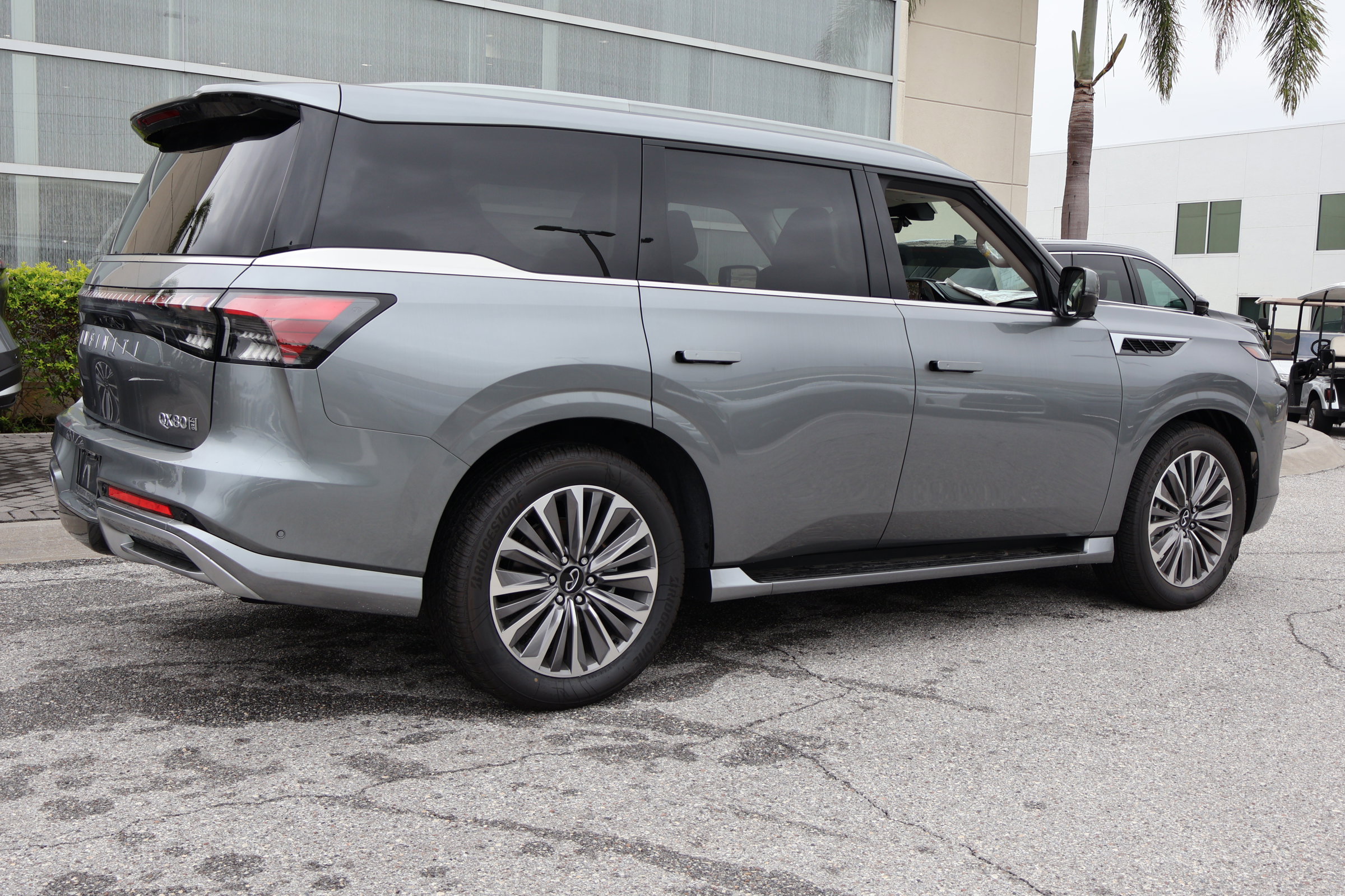 2025 Infiniti QX80 Sensory photo 5