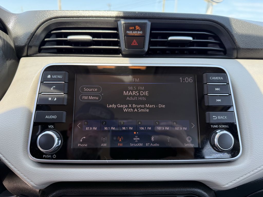 2021 Nissan Versa 1.6 SV photo 4