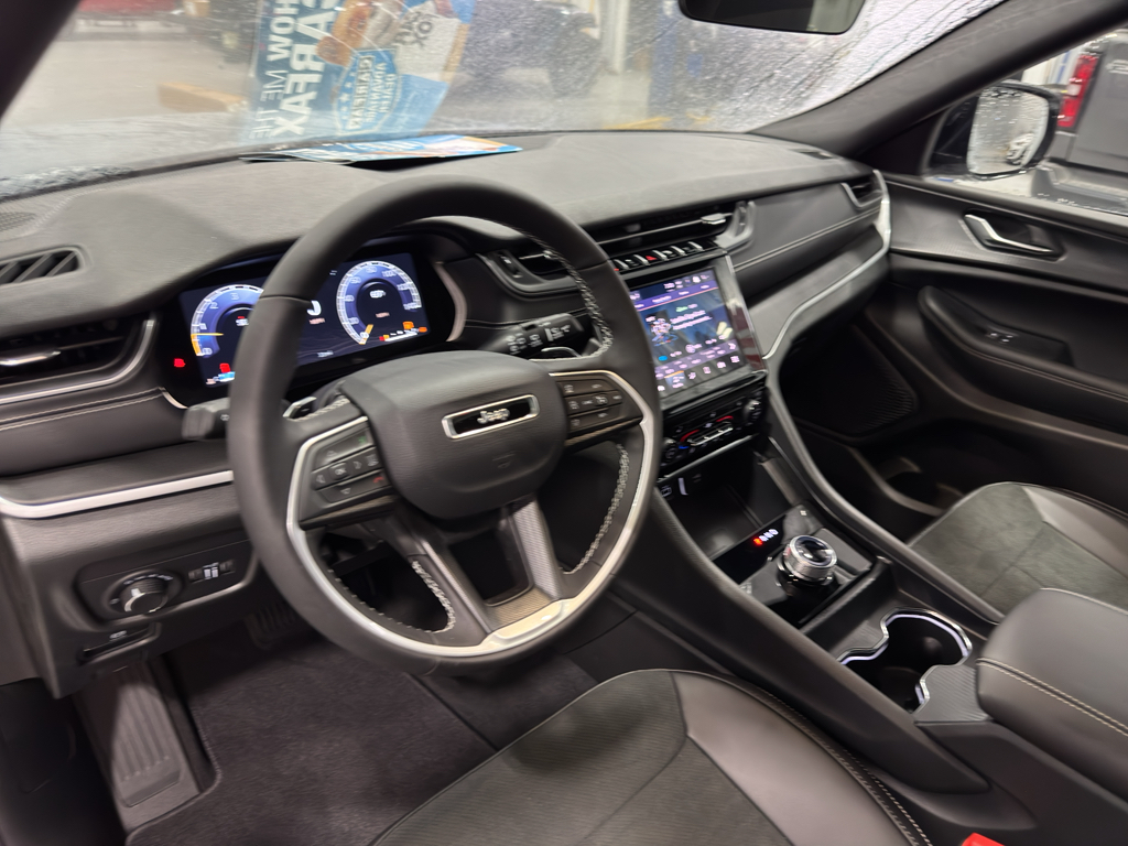 2025 Jeep Grand Cherokee Altitude X photo 4