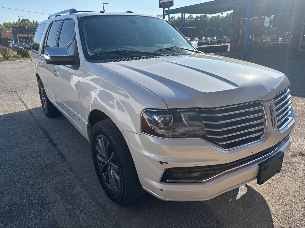 2015 Lincoln Navigator Base photo 2