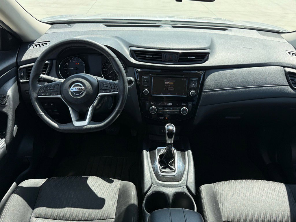 2020 Nissan Rogue SV photo 11