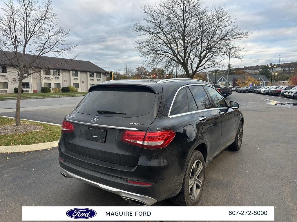 2019 Mercedes Benz GLC 300 4MATIC photo 2