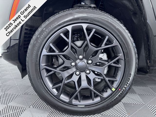 2025 Jeep Cherokee L Summit photo 11