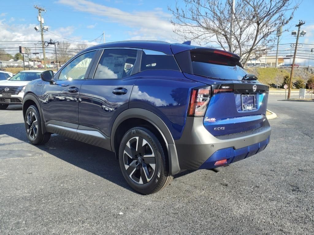 2025 Nissan Kicks SV photo 4