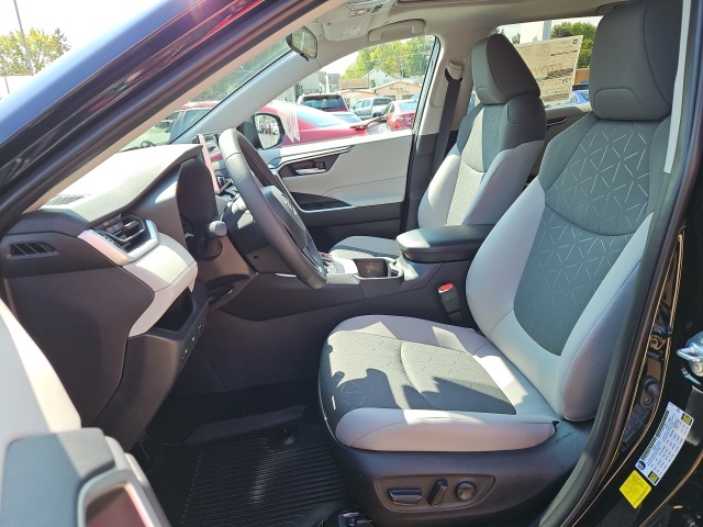 2025 Toyota RAV4 Hybrid XLE photo 24
