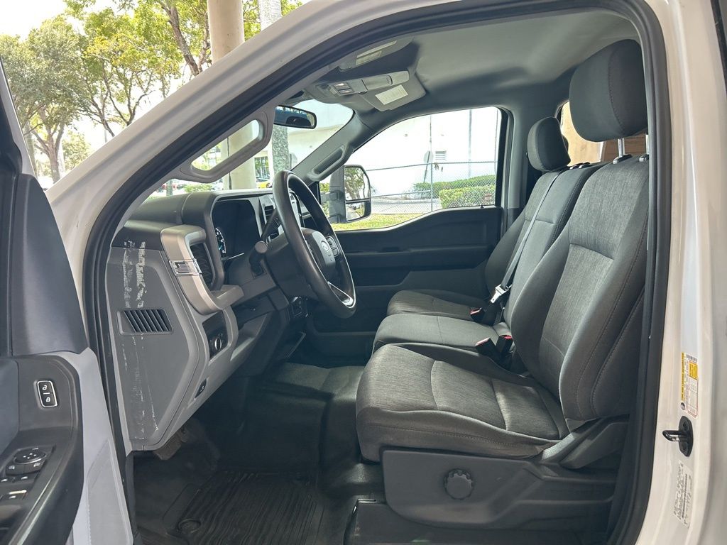 2023 Ford F-350 XL photo 4