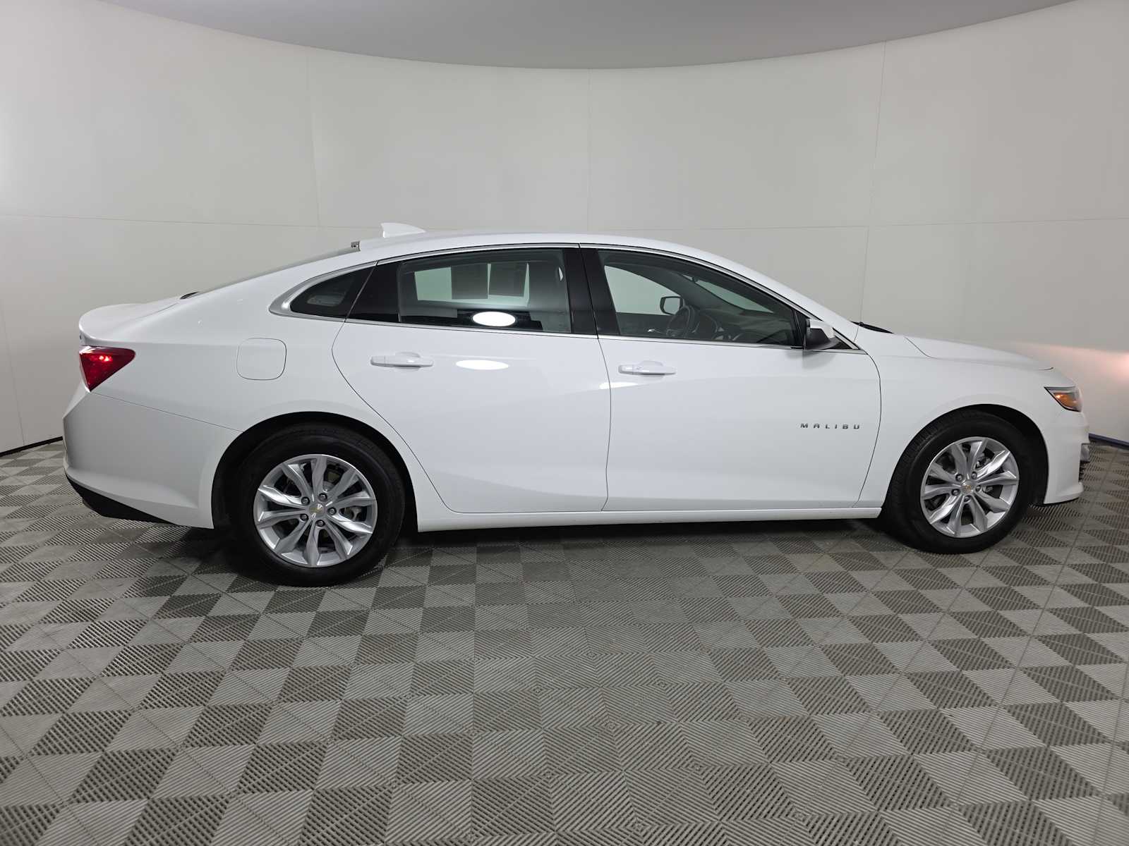 2024 Chevrolet Malibu 1LT photo 8
