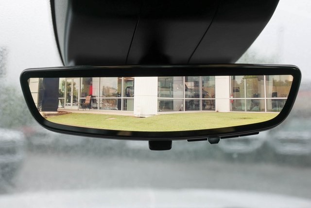 Used 2023 White GMC Denali image 32