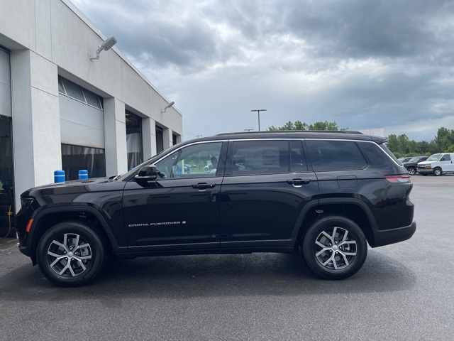 2025 Jeep Grand Cherokee Limited photo 4