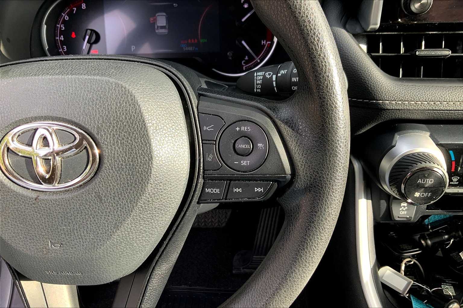 2023 Toyota RAV4 XLE photo 21