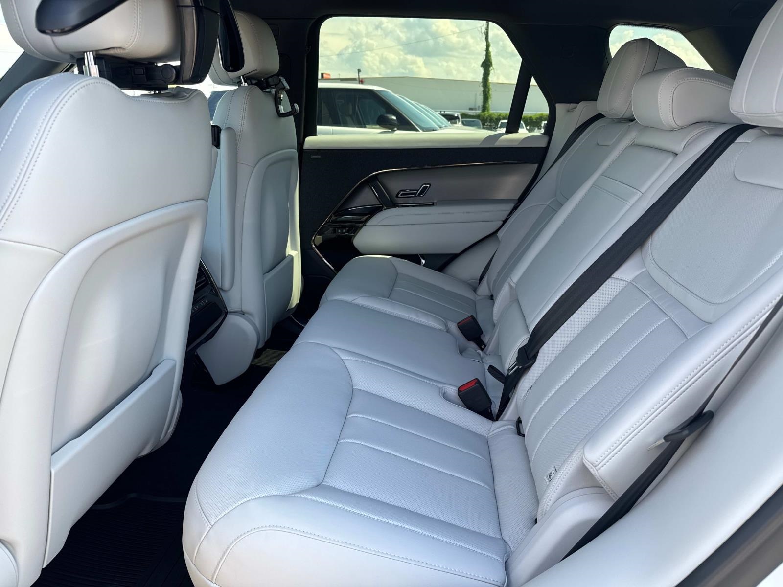 2025 Land Rover Range Rover Sport SE photo 8