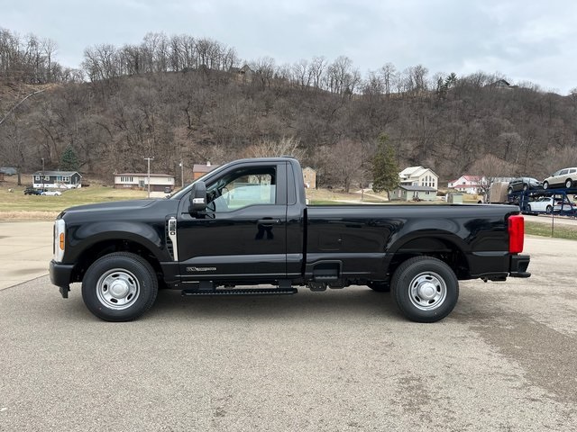 2025 Ford F-350 XL photo 2