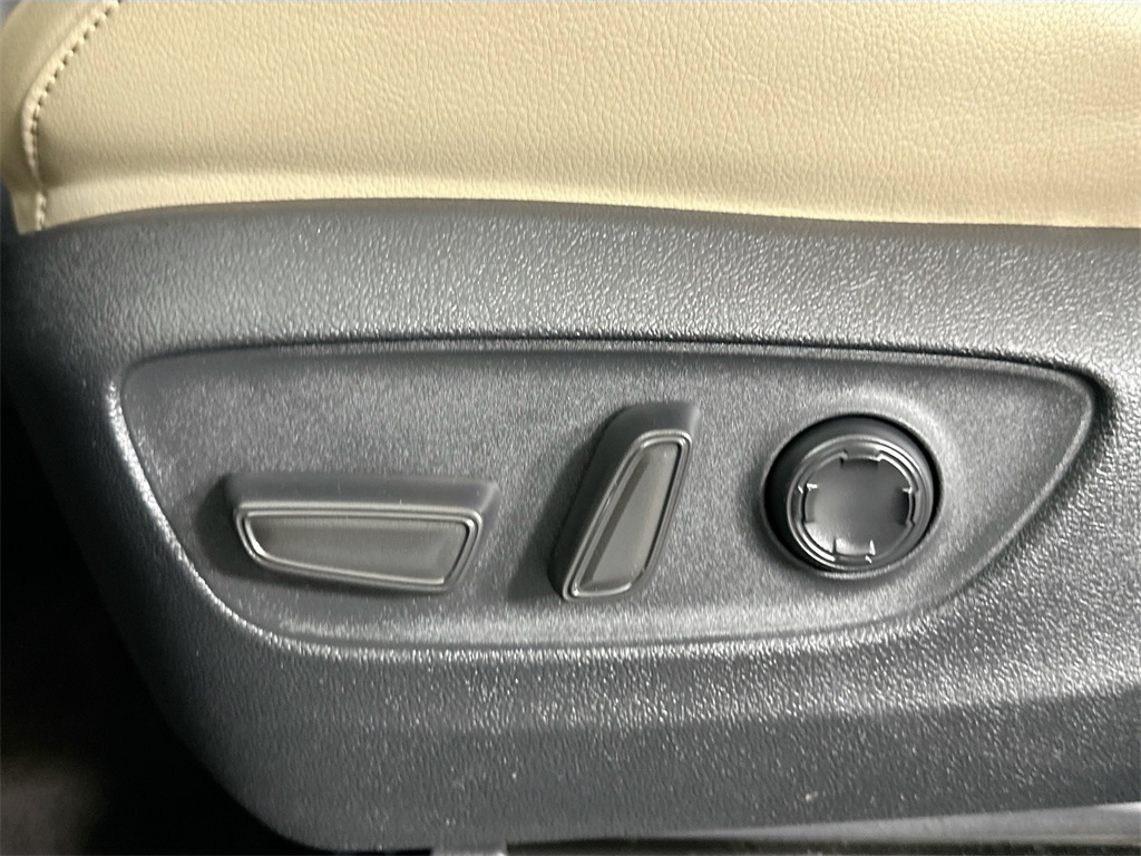 2024 Toyota Sienna Limited photo 22