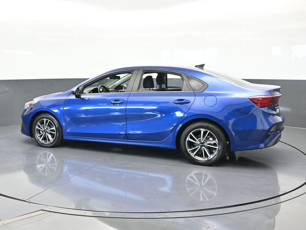 2022 Kia Forte LXS photo 3