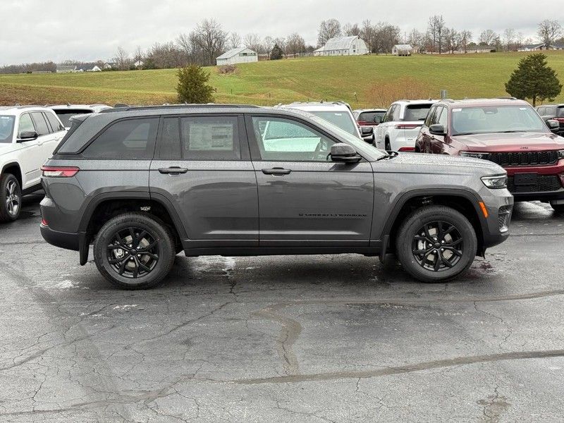 2025 Jeep Grand Cherokee Altitude X photo 2