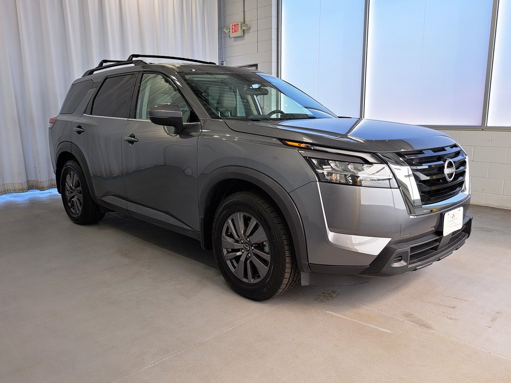 2022 Nissan Pathfinder SV photo 2