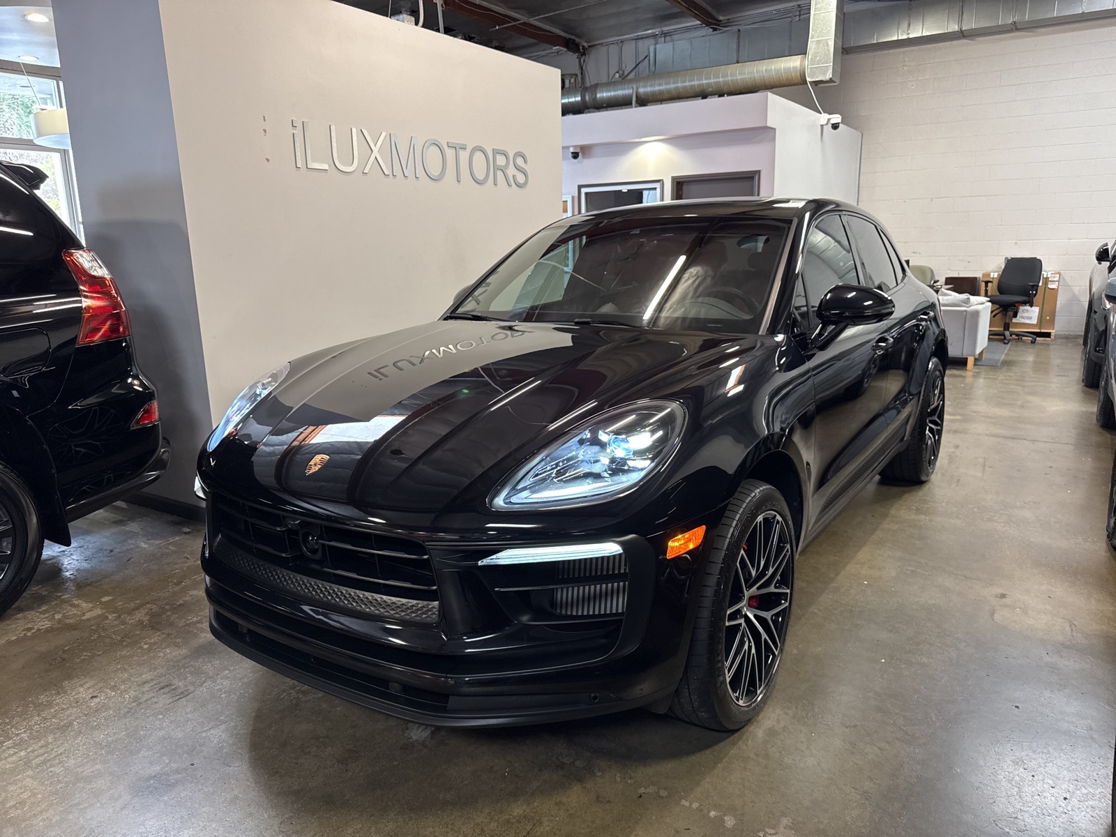 2022 Porsche Macan S's photo
