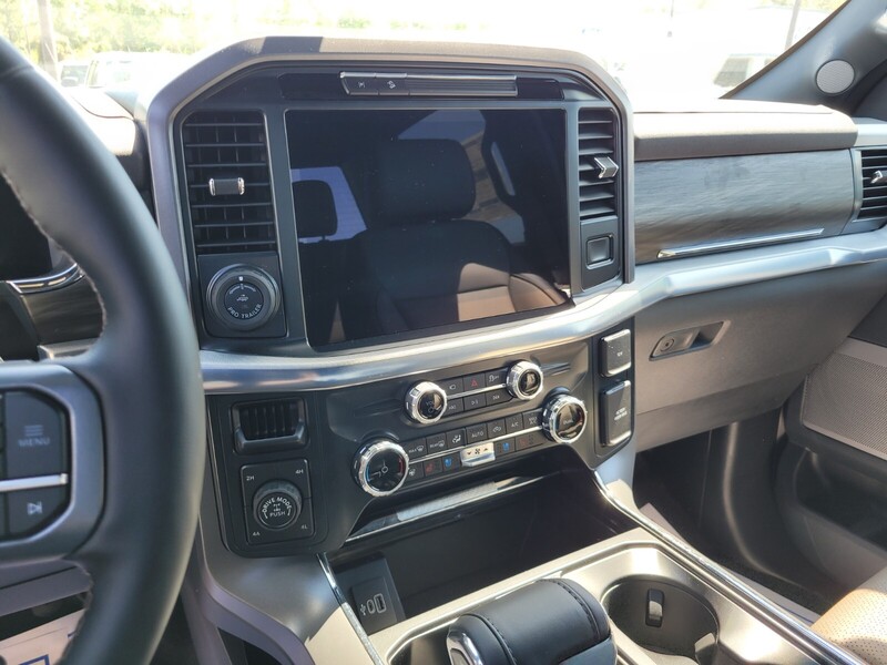 2025 Ford F-150 Lariat photo 17