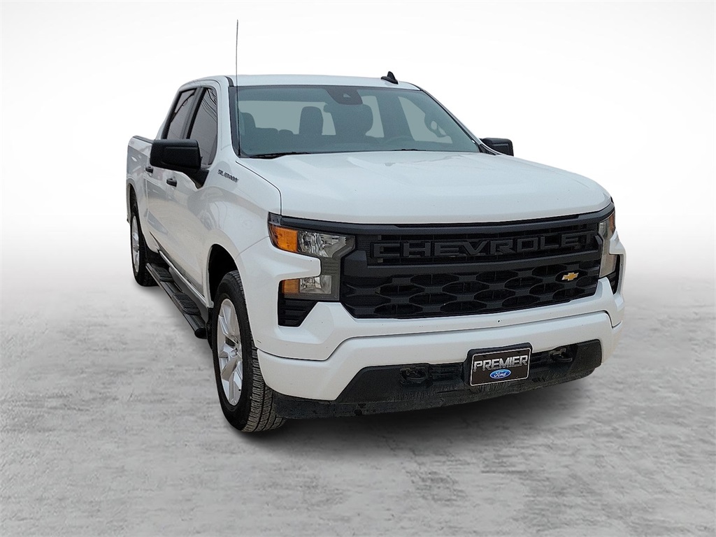 2022 Chevrolet Silverado 1500 Custom photo 2