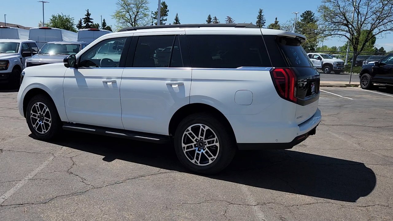 2025 Ford Expedition photo 4