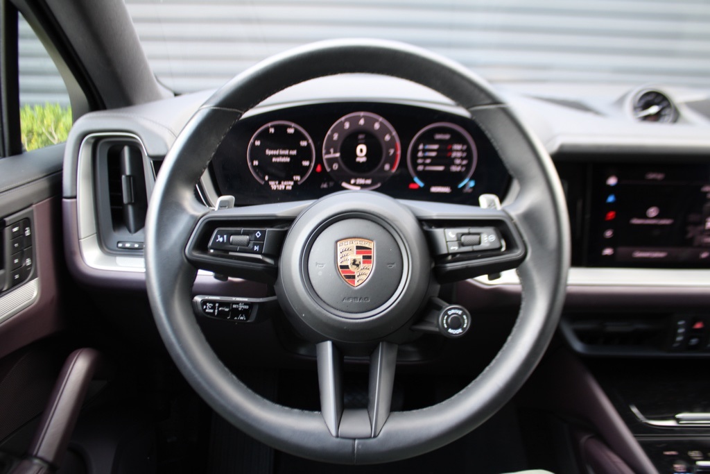 2025 Porsche Cayenne Coupe Base photo 22