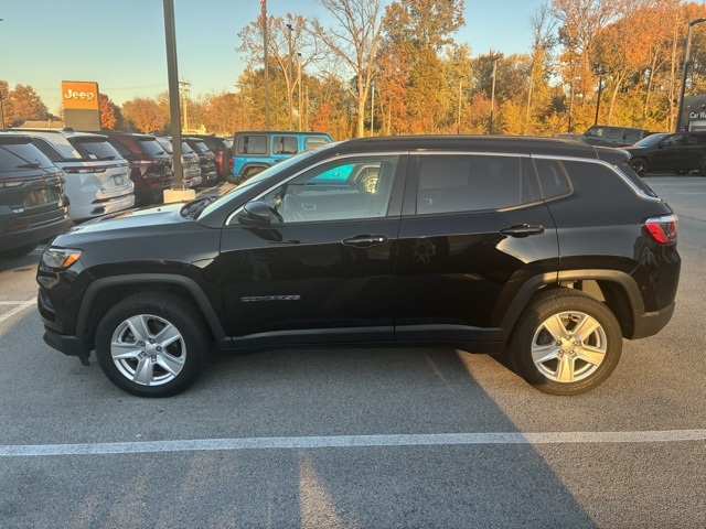 2022 Jeep Compass Latitude photo 3
